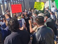Sitian trabajadores de salud sede del Congreso de Oaxaca por comparecencia del titular del SSO