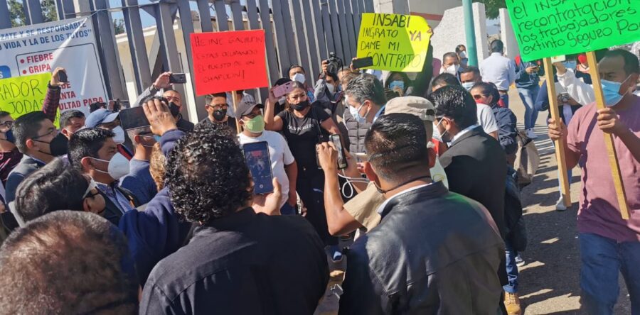 Sitian trabajadores de salud sede del Congreso de Oaxaca por comparecencia del titular del SSO