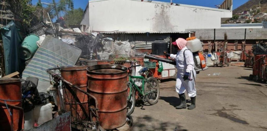 Ayuntamiento de Oaxaca de Juárez sanea y desinfecta áreas esenciales de trabajo