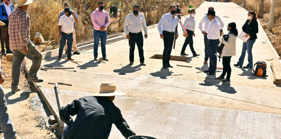 En Guadalupe Victoria, amplía Ayuntamiento de Oaxaca de Juárez red de drenaje sanitario