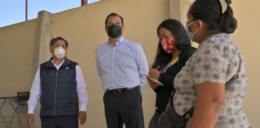 Entrega Ayuntamiento construcción de biblioteca en escuela secundaria de San Juan Chapultepec
