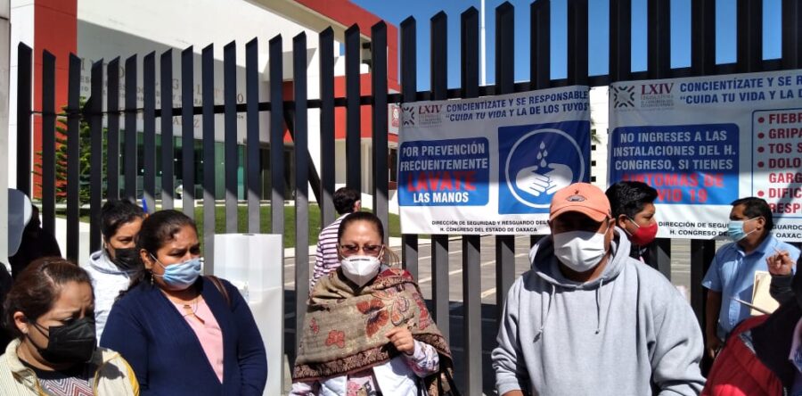 Pobladores de Sola de Vega protestaron en el Congreso de Oaxaca