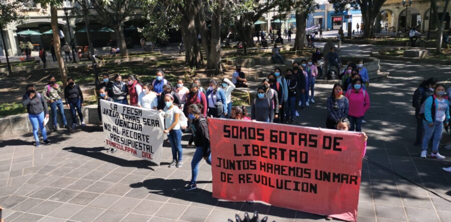 Estudiantes de la Normal de Tamazulapan rechazan el recorte presupuestal a estas escuelas