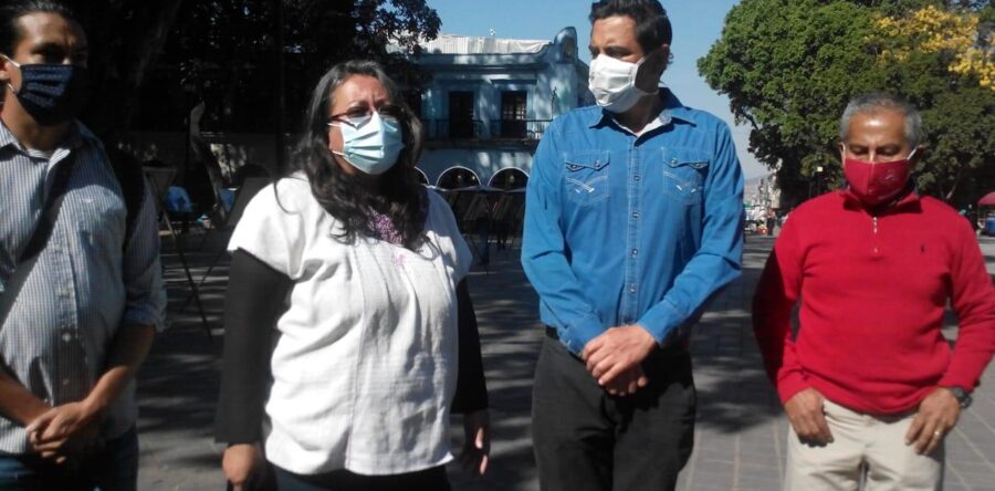 Protestan ambientalistas en el zócalo de la ciudad