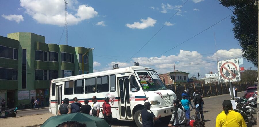 Por un carrito para vender tacos realizan bloqueo sobre avenida Periférico