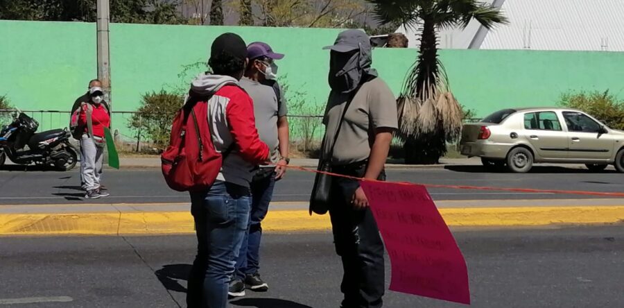 Docentes de Educación Física de la Sección 22 realizan bloqueos en la capital
