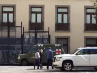 AMLO realiza caminata por Palacio Nacional