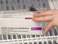 AstraZeneca defiende su vacuna: no es perfecta, pero salva vidas