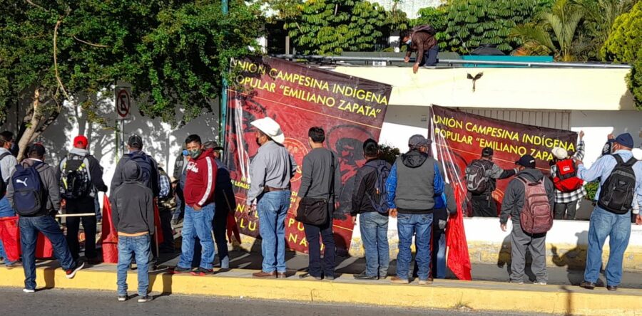 UCIPEZ bloquearon a la altura de la fuente de las 8 regiones, protestaron en el IOCIFED