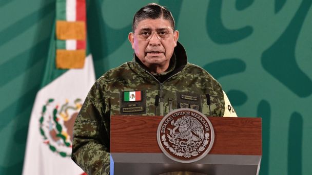 Luis Sandoval, secretario de la Defensa, da positivo a Covid-19