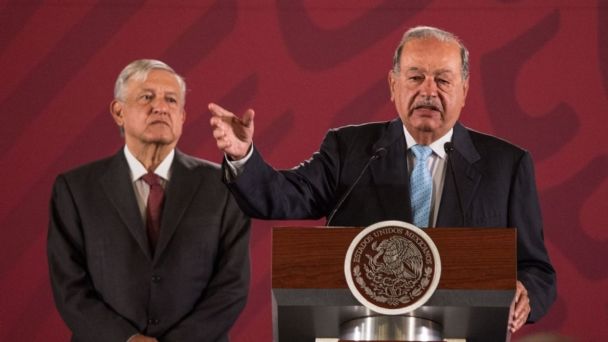 AMLO agradece apoyo de Carlos Slim para lucha Covid-19; financia hospital y vacunas