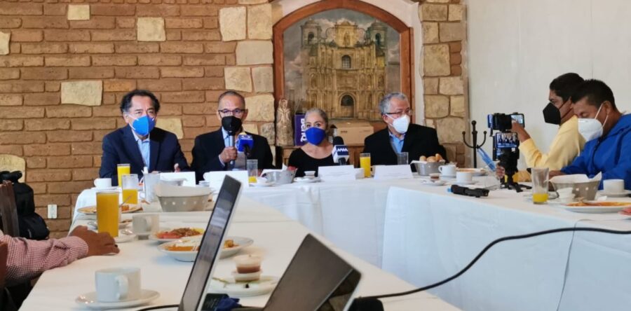 Odontólogos oaxaqueños piden ser vacunados contra Covid-19