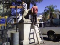 Tras 10 años de abandono, Ayuntamiento de Oaxaca da mantenimiento a leones del Llano