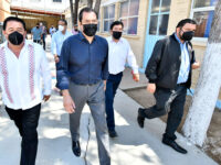 Cumple Ayuntamiento de Oaxaca a la primara “Benito Juárez” con construcción de techado