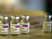 Arriban 1 millón de vacunas de Sinovac; EU enviará el domingo 1.5 millones