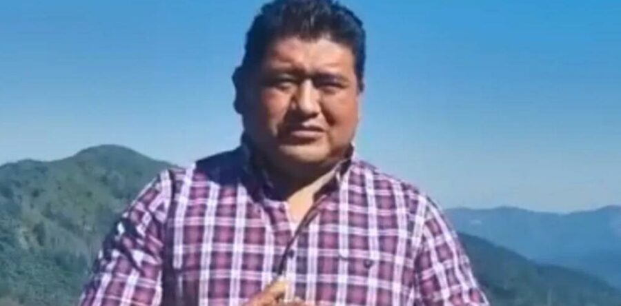 Deja Humberto Santos contienda electoral, fue vinculado en la creación de un chat sexual