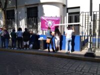 Un grupo de mujeres protestaron en la Fiscalía Especializada para la Atención a Delitos Contra la Mujer en Oaxaca