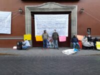 Ex trabajadores del extinto Seguro Popular protestaron en Casa Oficial del Gobierno de Oaxaca