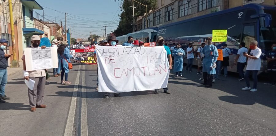 Maestros y maestras de la Sección 22 se movilizaron en la Capital del Estado como parte de la “Caravana  del Sur”