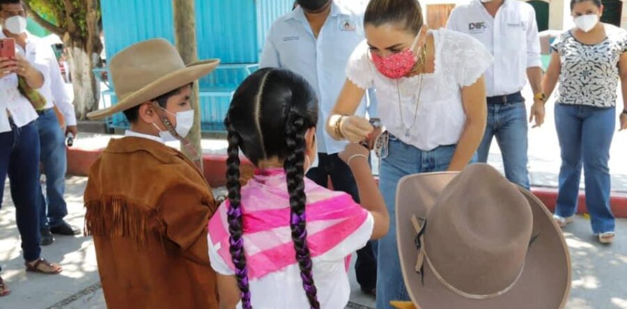 Con la gira de trabajo número 103 en lo que va del 2021, DIF Estatal Oaxaca entrega parque incluyente y ambulancia de traslado: IMM