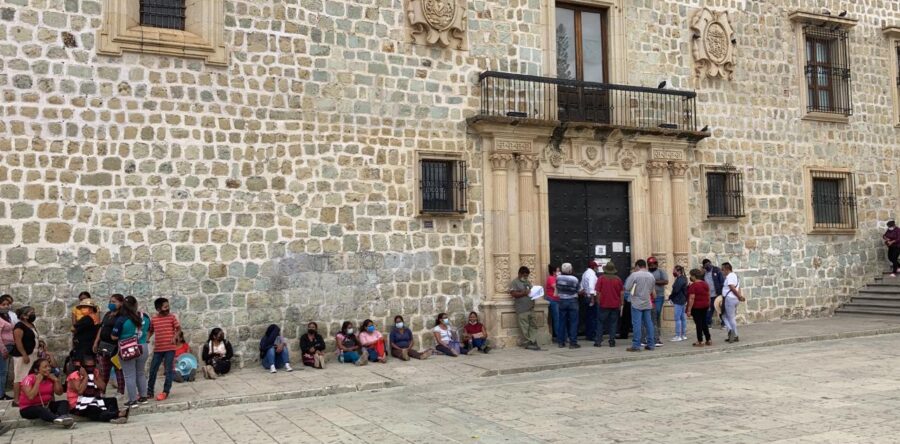 Protestan padres de familia por la falta de apoyos educativos por parte del Municipio Capitalino