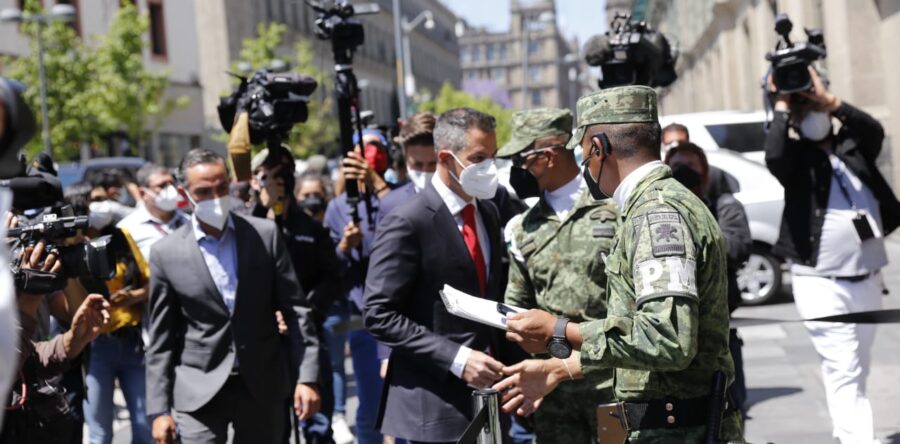 Acude AMH a Palacio Nacional para firmar Acuerdo por la Democracia