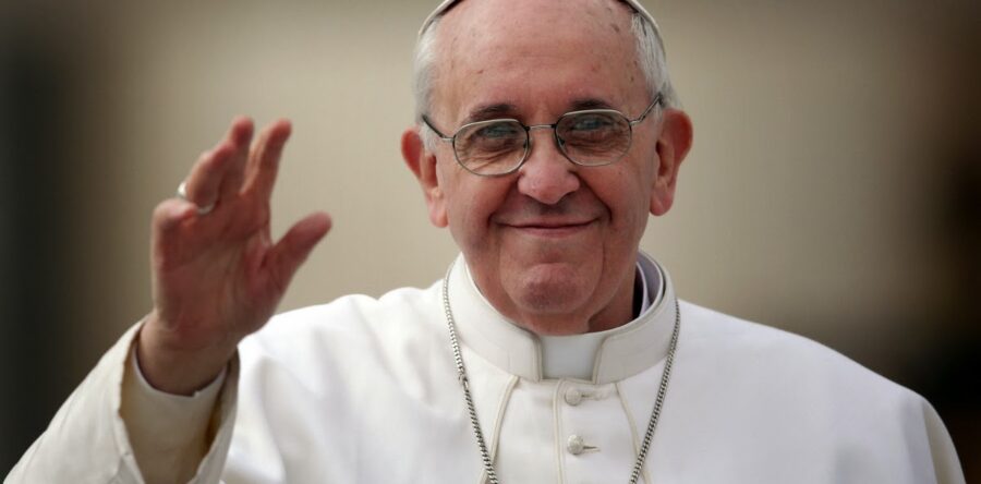 Papa denuncia ‘barbarie insensata’ contra las víctimas de Irak