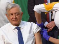 AMLO se vacuna contra Covid-19 en la Conferencia Mañanera; ¿Qué medicamento recibió?