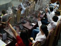Pide Congreso respetar gratuidad de la CURP e investigar cobros indebidos