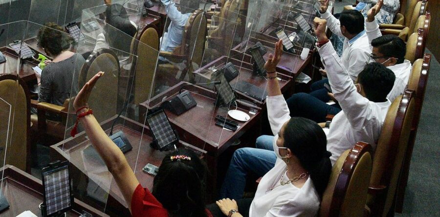 Pide Congreso respetar gratuidad de la CURP e investigar cobros indebidos