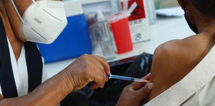 Muere médico en Tehuantepec presuntamente por efectos de vacuna anticovid