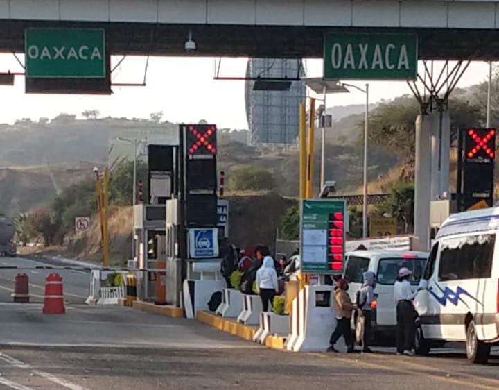 Siguen normalistas con sus movilizaciones en Oaxaca