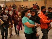 México tiene 10,000 agentes en frontera sur para detener migración: Casa Blanca