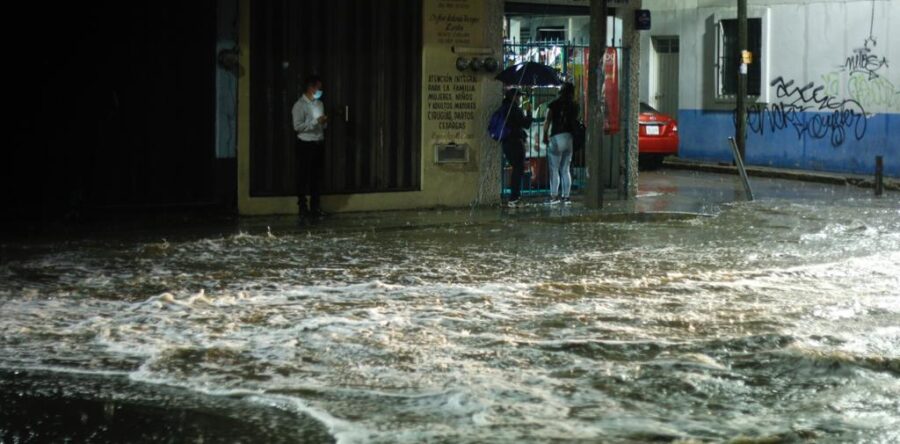 Cae granizo y lluvia en la capital del estado y otras zonas de Oaxaca
