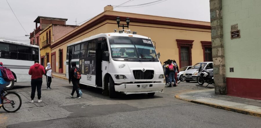 Retiran bloqueos normalistas, pero amenazan con continuar mañana con sus movilizaciones