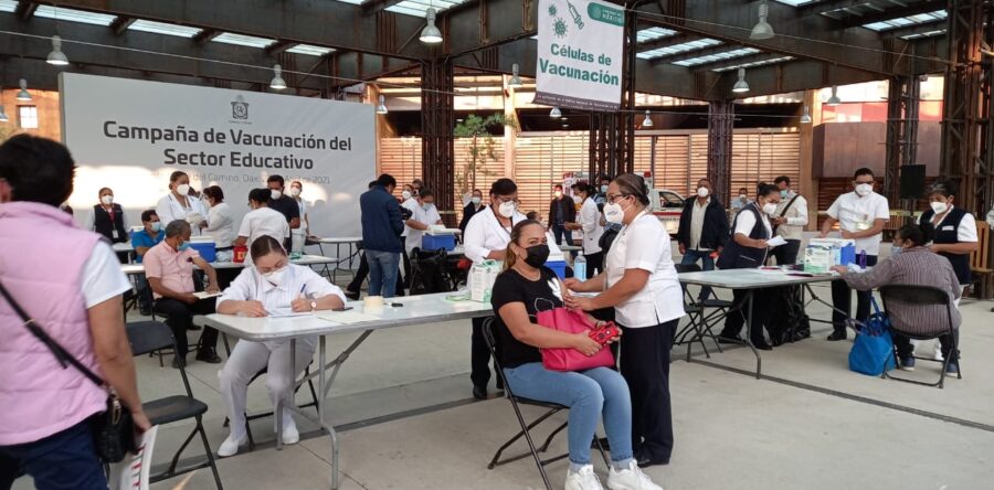 Arrancó la vacunación contra la Covid-19 en maestros y maestras en el CCCO