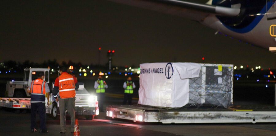 Llega primer lote de vacunas envasadas AstraZeneca de Covax