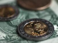Peso registra un ligero avance, pero la Bolsa pierde durante la apertura