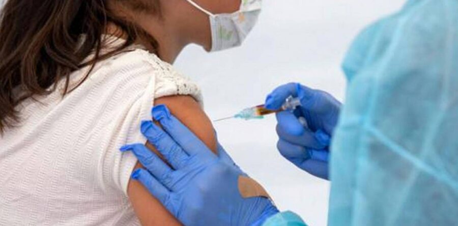 Siguiente semana vacunarán a maestros de estos 5 estados