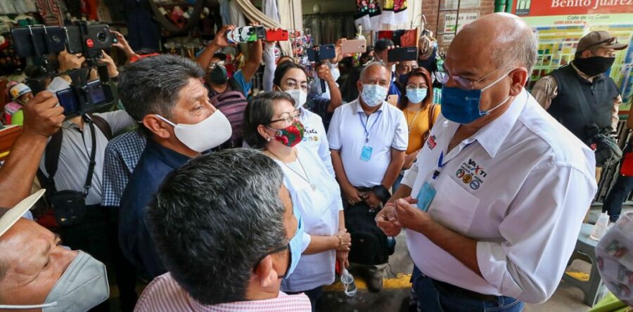 Mercados oaxaqueños firmes con Javier Villacaña