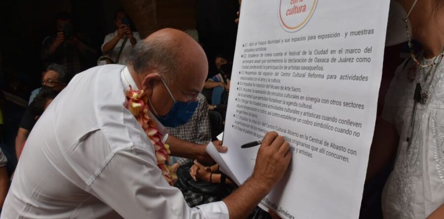 Firma Villacaña Jiménez acciones a favor del sector cultural