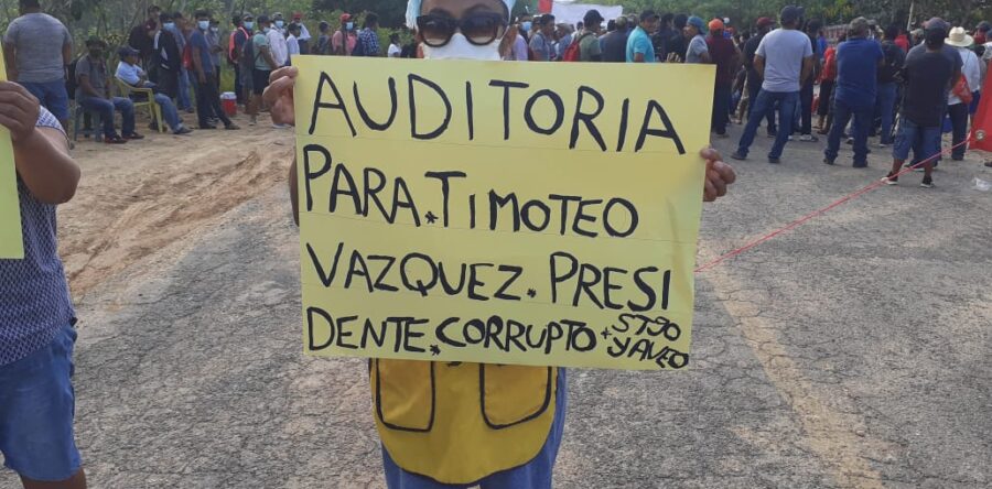 Por falta de recursos públicos, pobladores de la Trinidad bloquearon a la altura de su comunidad