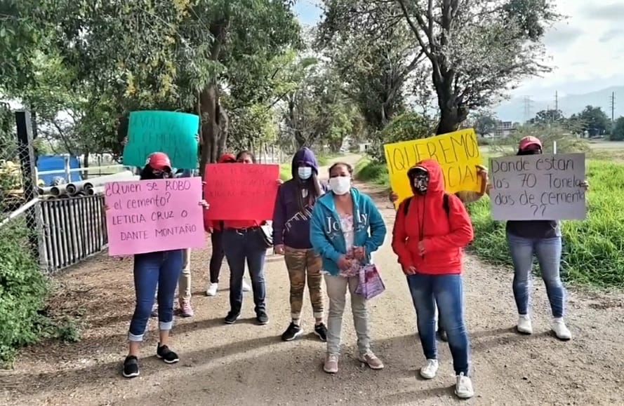 Protestan habitantes de Santa Lucía del Camino por una obra de pavimentación