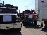 Transportistas de materiales exigen pago de trabajos realizados en Santa Lucía del Camino