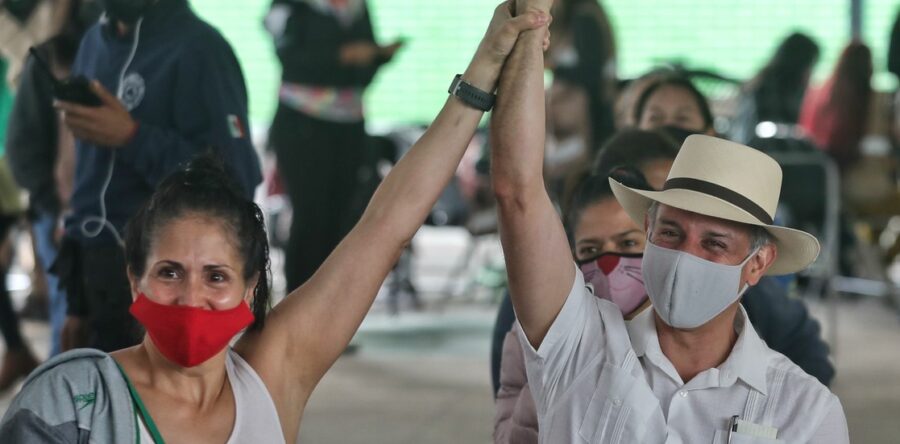 López-Gatell recibe su primera dosis de vacuna contra Covid-19