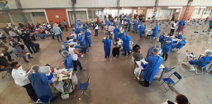Habilita Huajuapan de León, puesto de vacunación más grande de la Región Mixteca