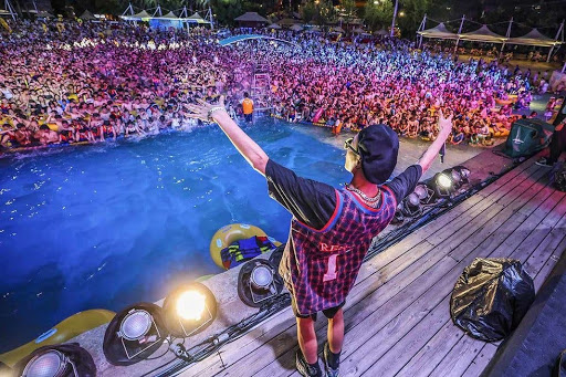 Wuhan dice adiós a la pandemia, realizan festival masivo sin cubrebocas