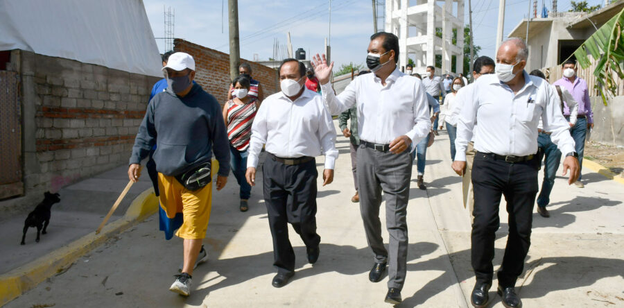 Entrega edil Oswaldo García Jarquín obra de pavimentación en San Luis Beltrán