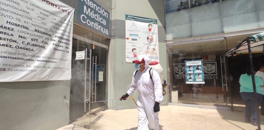 Con acciones de saneamiento, Ayuntamiento de Oaxaca salvaguarda la salud comunitaria