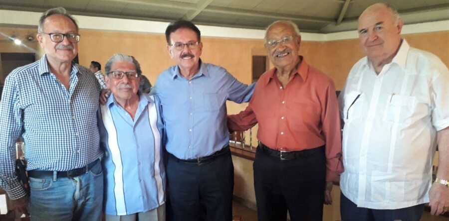 Don Daniel Hernández, amigo, no subordinado, de Gobernadores: Alfredo Martínez de Aguilar